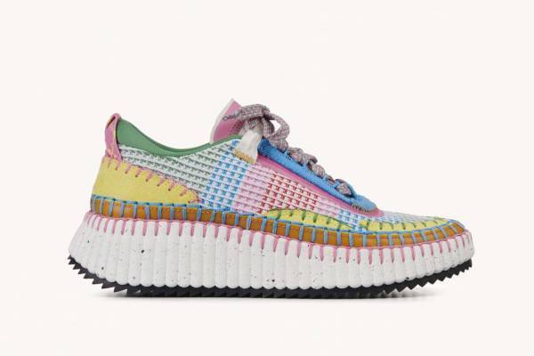 クロエ22年春新作スニーカー「NAMA」厚底ソールに遊び心溢れる“カラフルステッチ”