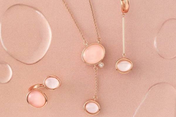 プラス ヴァンドーム"ぷっくり"ピンクストーンの新作アクセサリー、揺らめくイヤーカフなど