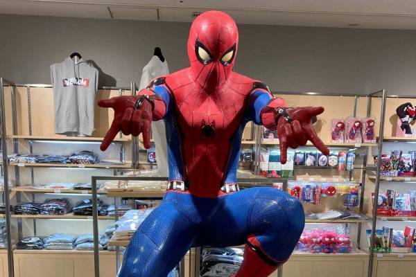 マーベル＆スター・ウォーズのグッズが銀座三越に集結 - スパイダーマン限定マグカップやミニタオルなど