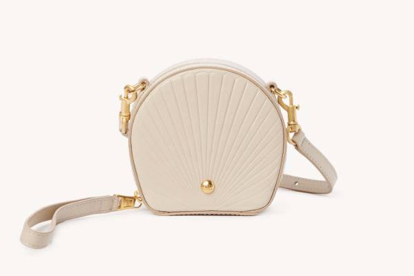 シーバイクロエ新作バッグ、“貝殻”モチーフのショルダー&幻想的な“タロット柄”サテントート