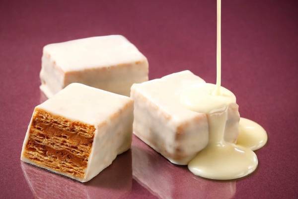 フランセ新作ミルフィユ"高級ブランデー＆ライチリキュール"クリームをサクサクのパイでサンド