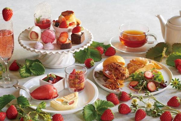 キハチ 青山本店の限定苺アフタヌーンティー、苺をふんだんに使った14種のスイーツ＆セイボリー