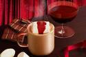 猿田彦珈琲のバレンタイン限定ホットチョコレート、赤ワインのような香りのカカオ×大胆マシュマロ