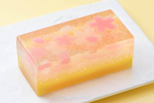 京都の老舗和菓子店・俵屋吉富の創作羊羹「花麗」桜咲く春の情景を3層の羊羹で表現