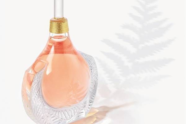 ラリック"シダの葉に滴る光の雫"モチーフの限定フレグランス、22年限定のクリスタルボトル