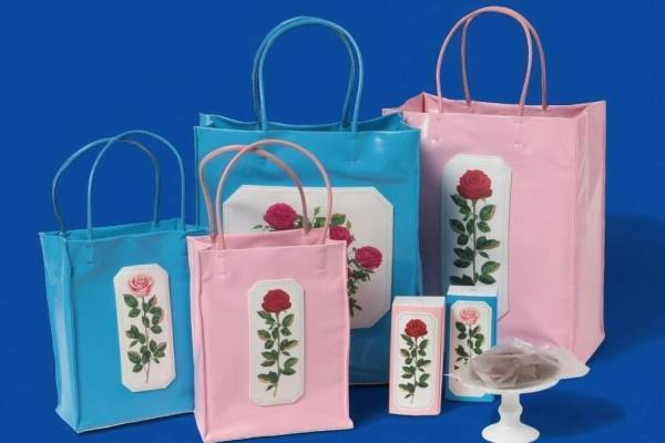 ビームス クチュール「ローズ」のバッグ＆“チョコポケット”付きニット、ルル メリーとコラボ