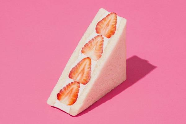 ヴィーガンフルーツサンド専門店「フルーツアンドシーズン」旬の苺＆ローズクリームの新作サンド