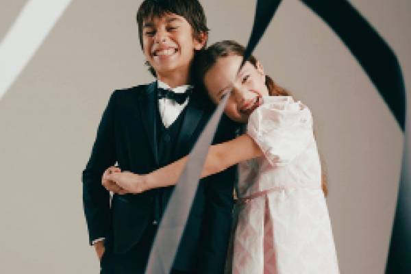 エンポリオ アルマーニのキッズフォーマルウェア、卒園・入学に使える“大人顔負け”スーツやワンピース