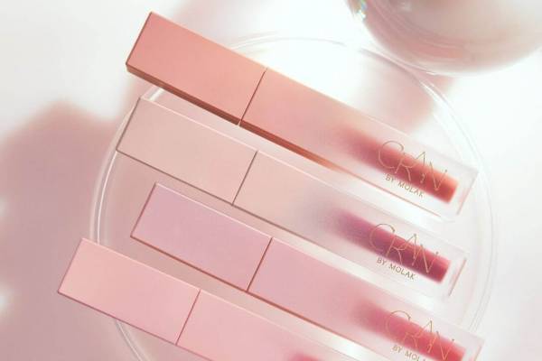 宮脇咲良プロデュース「クランバイモラク」“しっとりツヤめく”リップティントに新色テラコッタオレンジ