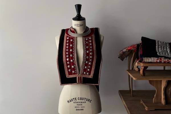 東南アジア・ヴィンテージ民芸品のセレクトショップ「テイ」初台に、山岳民族のジュエリー＆衣装も