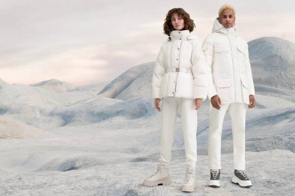 カナダグースの新作メンズ＆ウィメンズダウン、無染色グレージュのジャケットやコート