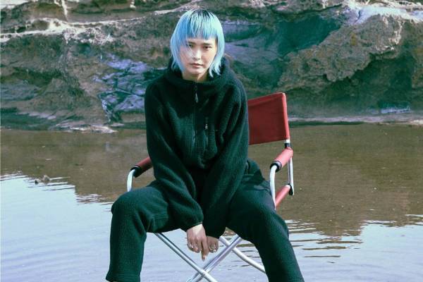 スノーピーク×ウィンダンシー、両ブランドロゴを配した高機能フリースジャケット＆パンツ