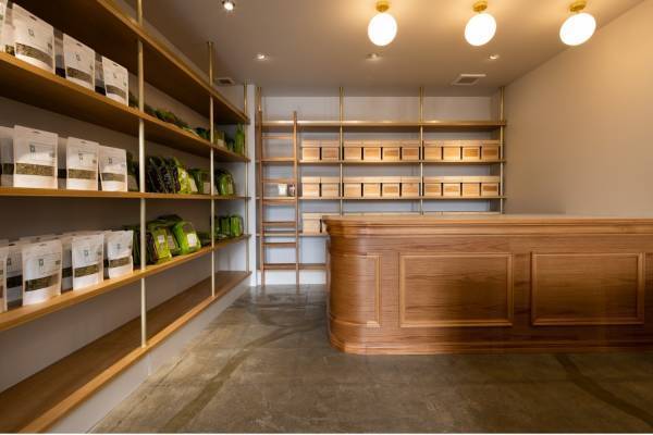 植物が集まる“薬草薬局”「ドラッグストア フィトリート」原宿に、ハーブティーや精油が勢ぞろい