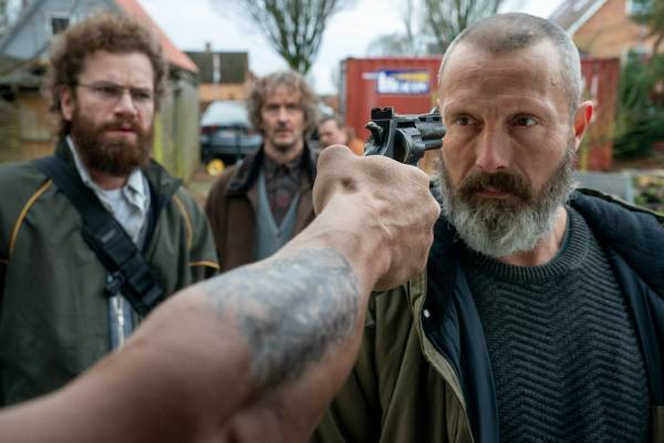 映画『ライダーズ・オブ・ジャスティス』マッツ・ミケルセン主演、最強軍人×数学者の予測不能な復讐劇