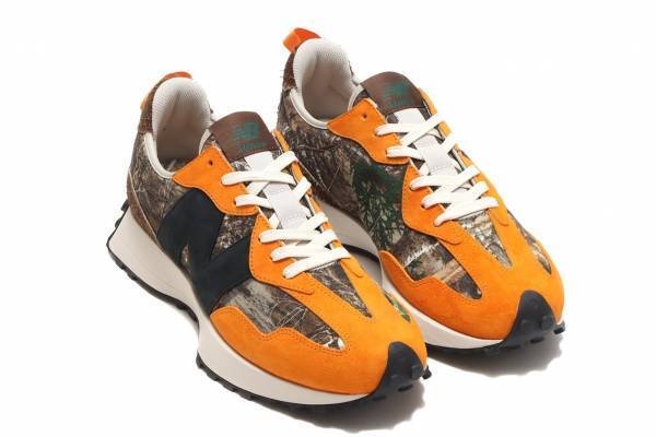 アトモス×ニューバランスのスニーカー「MS327」“ハンター”着想のリアルツリーカモ柄アッパー