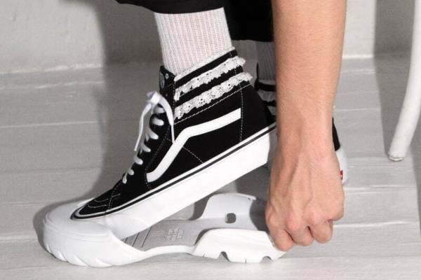 VANS新作“ソールが取り外しできる”フリルスニーカー＆ギンガムチェック柄シューズ