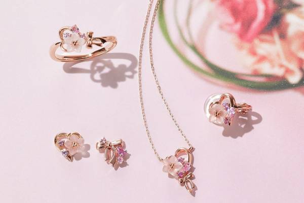 サマンサシルヴァの春ジュエリー、ローズクォーツの"花束"リング&ひらひらと舞う花びらイヤーカフ