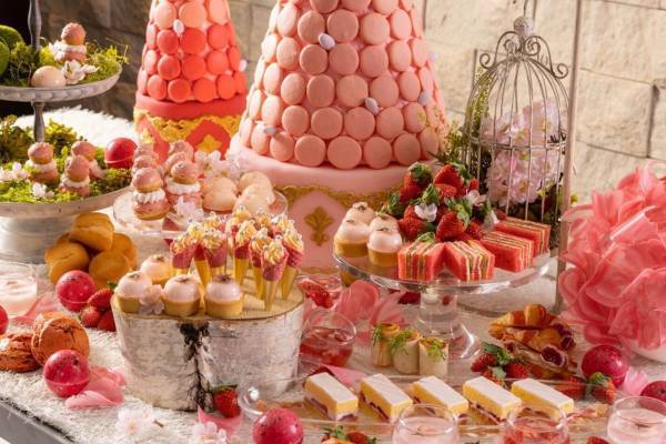 グランド ハイアット 東京で桜といちごの春爛漫アフタヌーンティー、ピンク尽くしの多彩なスイーツ