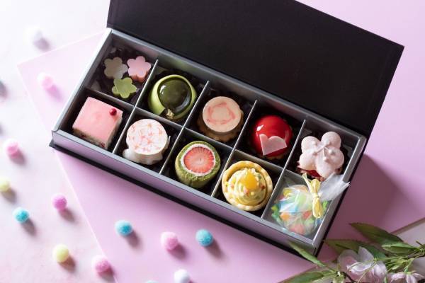 ウェスティン都ホテル京都「ひな祭りプティスイーツBOX」梅の花マカロン＆お雛様ムースなど
