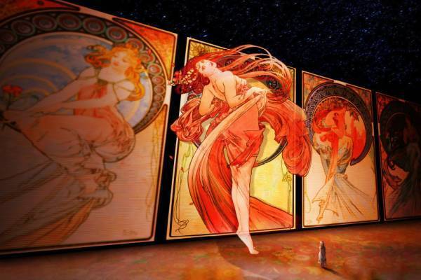 “ミュシャの名画に入り込む”デジタルアート×オーケストラ音楽の没入型展覧会、パシフィコ横浜で