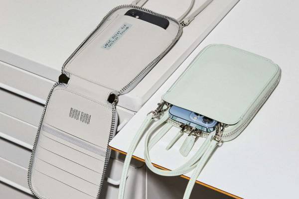 ナナナナ新作バッグ、6つのポケット付B6ショルダー＆PCを持ち運べるマチ付き4WAYトート