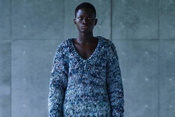 レインメーカー、日本の伝統工芸“裂き編み”技法によるVネックセーター＆ベスト