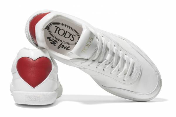 トッズのバレンタイン“ハート”入りレディーススニーカー＆赤グラフィックを描いたメンズシューズ