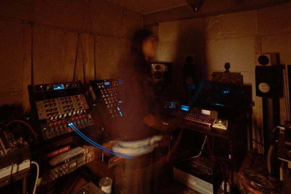 Friday Night Plansの最新デジタルEP『In The Rearview』全7曲収録