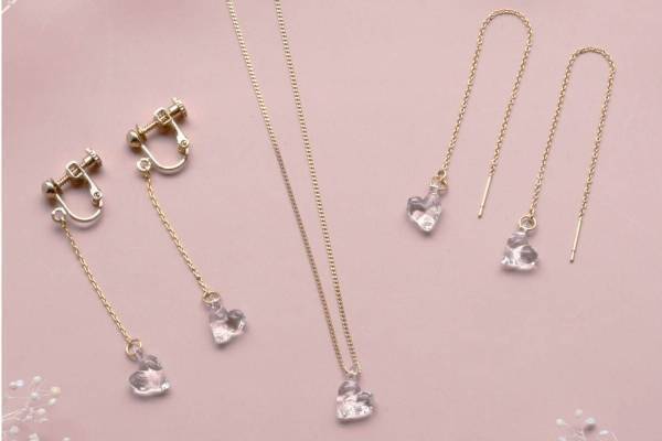 ガラスメーカー「ハリオ」が作る“ハートモチーフ”のガラスピアスやネックレス