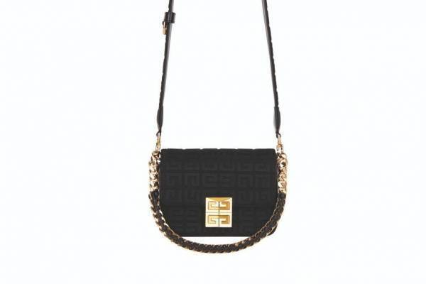 ジバンシィ「4G」刺繍の総柄キャンバスバッグ、レザーを編み込んだゴールドチェーン付き