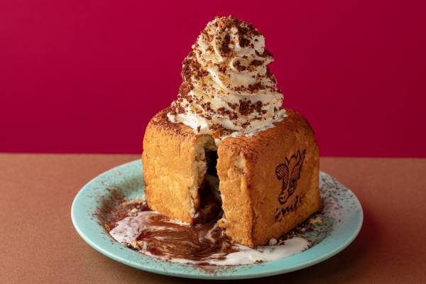 原宿ミルクベーカリーのバレンタイン限定トースト、とろ～りチョコカスタード×生クリームがたっぷり