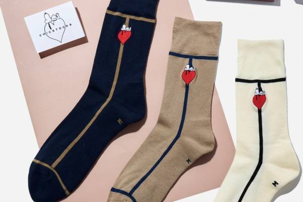 シックストックス「ピーナッツ」スヌーピーの新作ソックス、真っ赤なハート刺繍のバレンタイン仕様