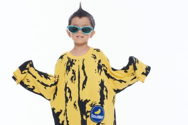 ダブレットのキッズサイズ“トマト”ニットや“キウイ”トップス、くまのパペットが顔を出すTシャツも