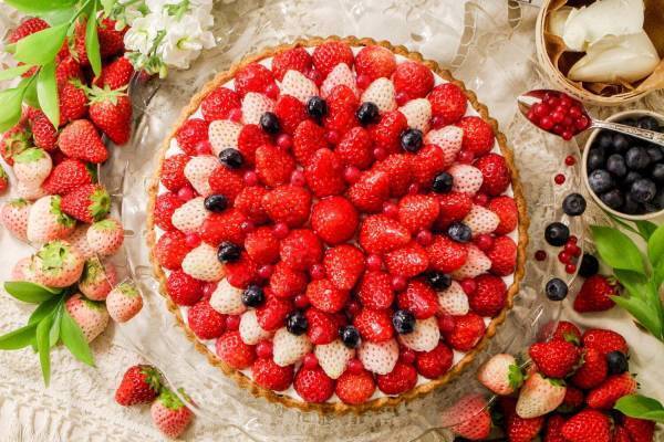 キル フェ ボン“人気投票”上位の苺タルト3種、白イチゴのタルトや“プリンアラモード”風タルト