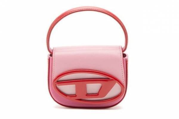 ディーゼル"D"ロゴバッグ「ワンダー」に新作ミニサイズ、バレンタイン限定ピンクカラーも