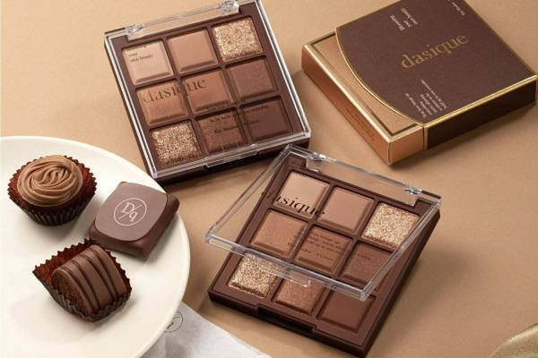 “本物そっくり”チョコ質感の「チョコレートファッジ」アイシャドウ、デイジークの新色