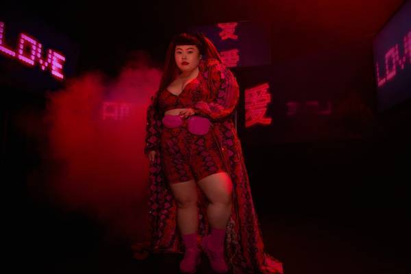 アディダス オリジナルス×ビヨンセ「愛」がテーマのスニーカー、ベロアドレスやトラックスーツも