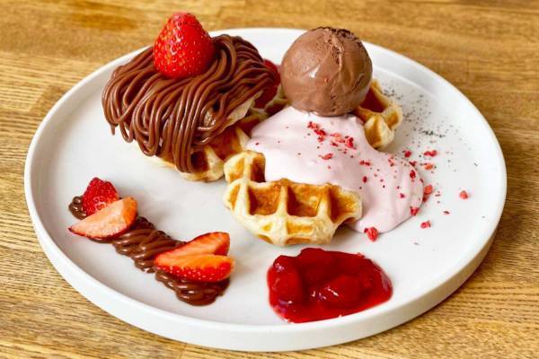 パンとエスプレッソと自由形＆なんとかプレッソのバレンタイン、苺&チョコレートの「ムッフル」など