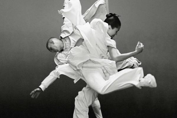 Y-3新作、“雲”のようなスニーカー＆スリーストライプスを歪めたメッシュカットソーなど