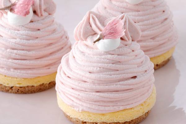 パティスリー キハチの桜スイーツ、桜のバタークリーム×白あんミルクムースのモンブランなど