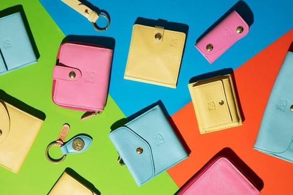 イル ビゾンテ春の新作「カラー レザー」3色のパステルカラー×イタリアンレザーのバッグや小物