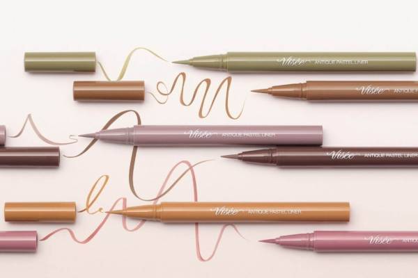 ヴィセ2022年春コスメ、くすみ感＆ミルキー発色の「アンティークパステル ライナー」