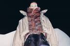 モンクレール + ディンユー・チャン、海底世界の生物に着想を得た“ボリューミー”パファージャケット