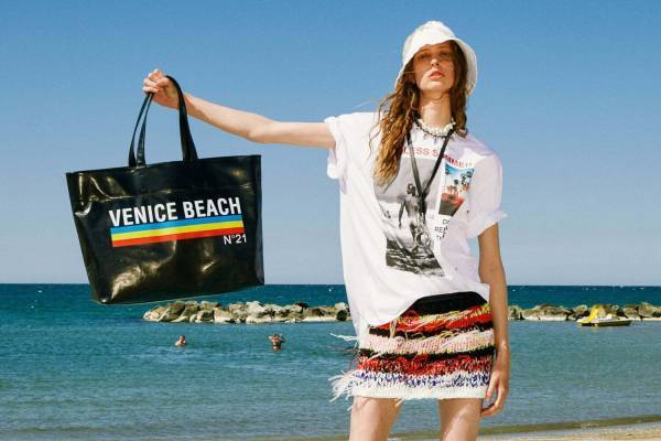 N21"スポーティーロゴ"Tシャツ＆サイドラインパンツなど、2022年新作ユニセックスウェア