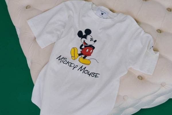リリー ブラウン初の「ディズニーコレクション」ミッキーマウスモチーフのTシャツやニット