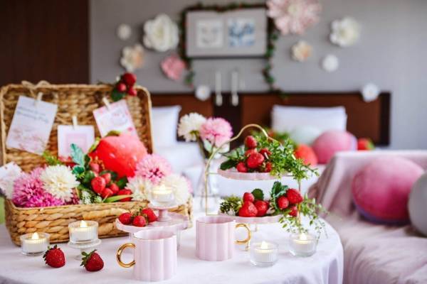 京王プラザホテル“春の女子旅”に贈るいちご尽くしの宿泊プラン、ストロベリースイーツブッフェも
