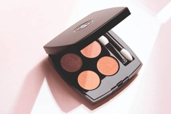 シャネル2022年春コスメ、“立体カメリア”のフェイス パウダーや“輝きトッピング”アイカラー ペン