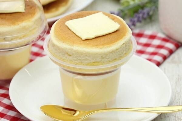 ファミマ「ホットケーキなスフレ・プリン」全国で発売、バタークリームの甘じょっぱい味わい