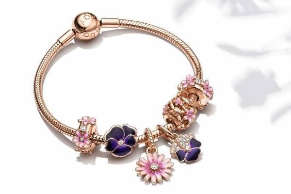 パンドラの春ジュエリー - “パンジーの花”咲くチャームやピアス、桜&蝶モチーフも