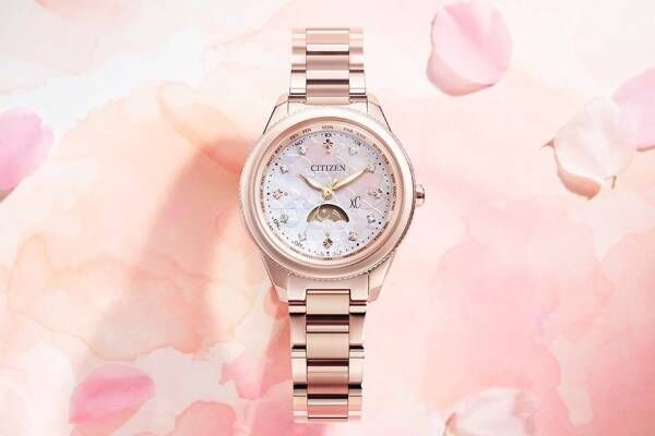 「シチズン クロスシー」春を彩る桜を表現した限定腕時計、文字板上に太陽と月が動くサン＆ムーン機能も